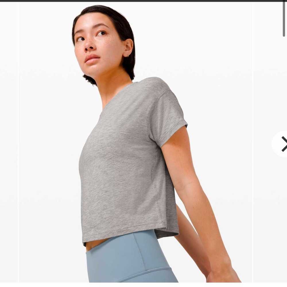 Lululemon Cates Tee
Heathered Core Light Grey size:10